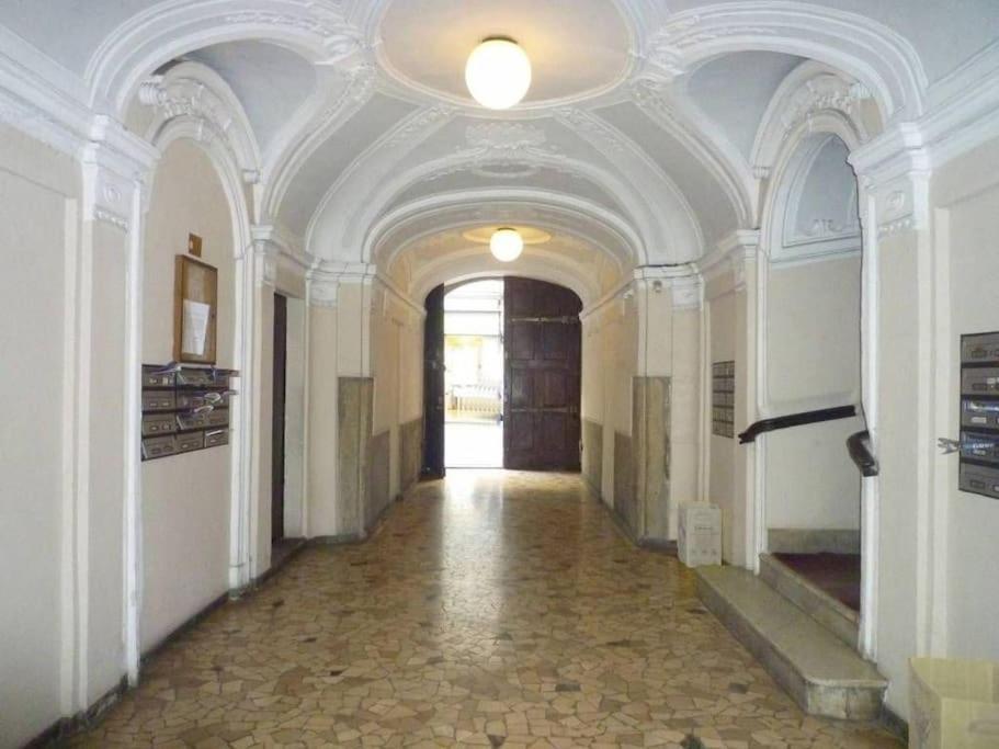 Elegante Appartamento In Centro. Turín Exterior foto