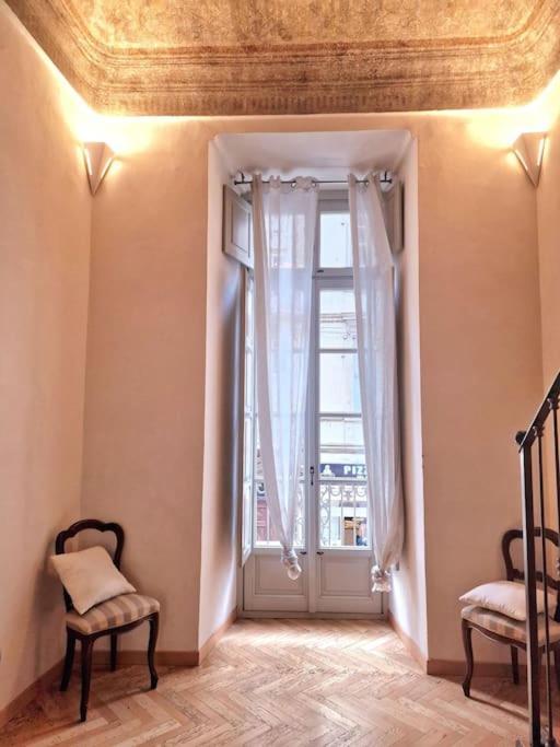 Elegante Appartamento In Centro. Turín Exterior foto