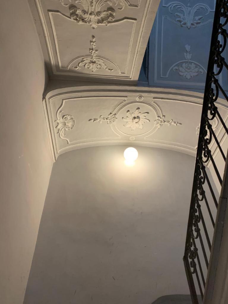 Elegante Appartamento In Centro. Turín Exterior foto
